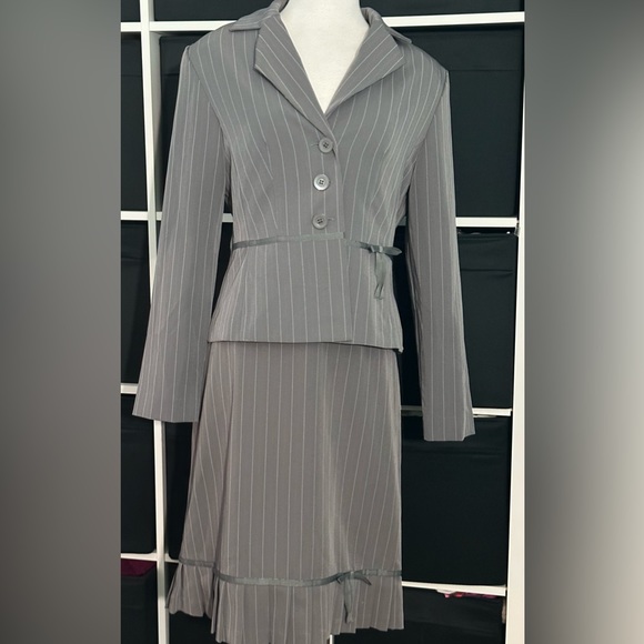 Periwinkle Women’s Suits Size 10 - Picture 2 of 10